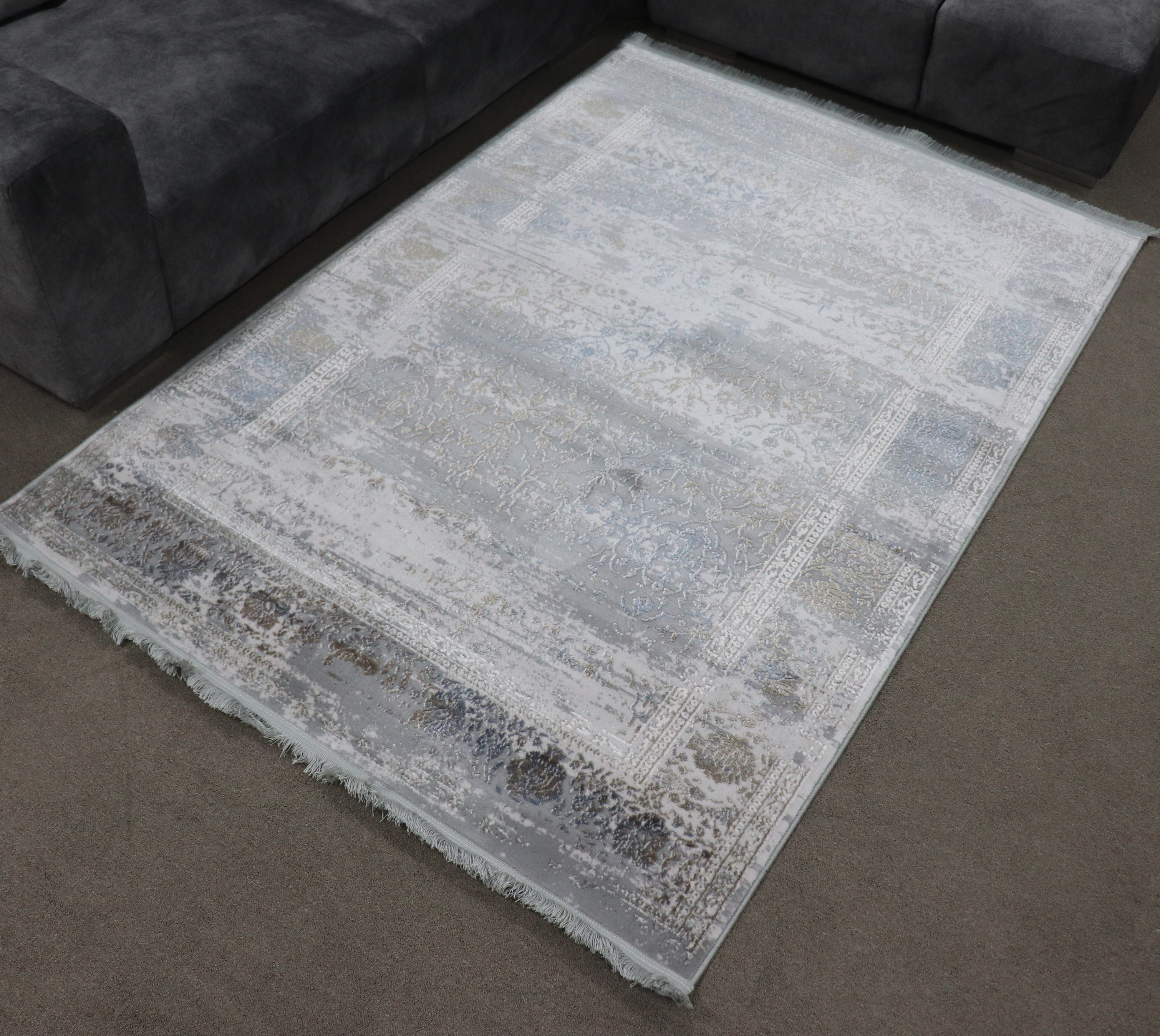 Zomorod 5114 Grey Traditional Rug